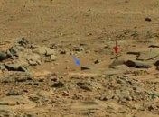 Марсоход Curiosity нашел могилу c крестом на Марсе