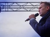 Навальный летит на лечение в Берлин