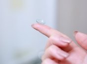 Риски заражения коронавирусом: стоит ли опасаться владельцам контактных линз 