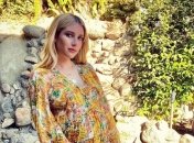 Эмма Робертс отметила День благодарения и показала округлившийся живот (фото)