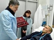 Порошенко вручил государственные награды полковнику Гордийчуку