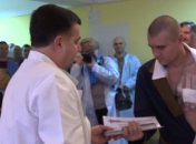 Полторак поблагодарил бойцов АТО наградами "За образцовую службу"