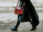 Красная сумка – главный тренд осени 2023 года