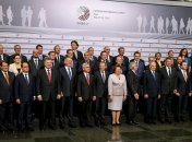 Порошенко начал встречу с Меркель и Олландом