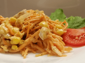 Салат с морковью по-корейски, кукурузой и сыром