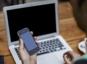 Врачи рассказали, почему нельзя пользоваться телефоном перед сном