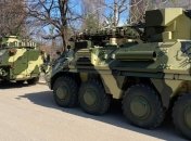 Українські військові отримали чотири БТР-4Е