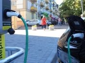 В Днипро открыли первую бесплатную электрозаправку