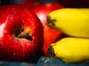 Что полезнее: яблоко или банан?