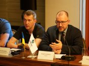 Юрій Гудименко під час засідання організованої NAUDI робочої зустрічі з дипломатами 14 країн