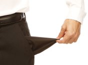 В Україні скорочують зарплати чиновникам: що думають про це українці