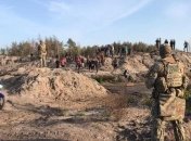 Схоже на кадри з бойовика: під Рівним влаштували облаву на копачів бурштину (Відео)