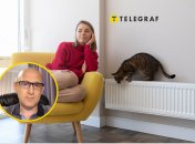 Дівчина з кішкою біля батареї