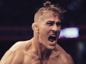 Боец ММА ярко нокаутировал соперника, лежа на спине (Видео)