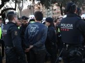 В результате столкновений с полицией в Барселоне пострадали 13 человек