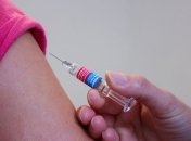 Минздрав: Вакцинацию населения следует продолжать даже во время эпидемии COVID-19