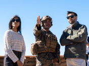 Джей ді Венс з дружиною на святковій демонстрації