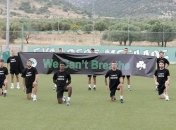 МОК будет штрафовать спортсменов за преклонение колен