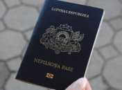 В Латвии собрано 10 тысяч подписей для проведения референдума