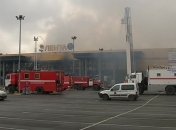 В Санкт-Петербурге горит гипермаркет, есть разрушения и пострадавшие