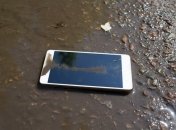 Телефон упал в воду
