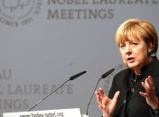 Меркель обеспокоена ситуацией вокруг "гумконвоя" РФ