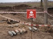 Украина стремится привлечь больше женщин к разминированию