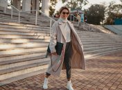 Осенний стиль проявляется в ярких аутфитах