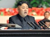 В КНДР начали носить значки с изображением Ким Чен Ына 