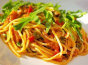 Спагетти с рукколой и тунцом