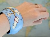 Школа DIY для родителей: роспись деревянного браслета