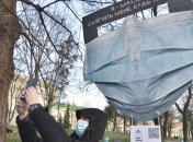 Пандемия коронавируса: в Ровенской области уволились более 300 медиков