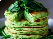 Ці оладки стануть чудовим варіантом сніданку  (зображення створено за допомогою ШІ)