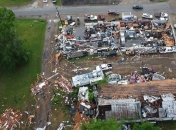 Мощный смертельный торнадо пронесся по США: в сети показали последствия непогоды (видео)