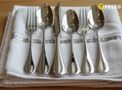 Є деякі лайфхаки, які допоможуть вашим столовим приборам сяяти (зображення створено за допомогою ШІ)