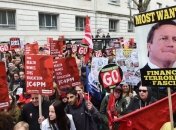 Тысячи британцев вышли на протест против Кэмерона