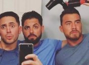 Мужчины забавно пародируют типичные женские снимки в Instagram