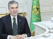 Жителей Туркменистана заставили покупать фото президента в добавок к пищевому пайку 