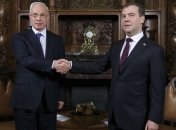 Николай Азаров и Дмитрий Медведев пообщались по телефону 