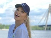 Олю Полякову раскритиковали за откровенное фото в купальнике: "Грудь делал рукожопый хирург"