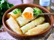 Мариновані рулетики з капусти з морквою
