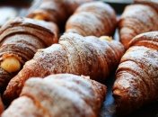 Українці пересварилися в мережі через недешеві круасани