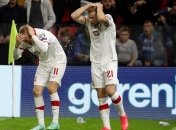 Польских футболистов забросали бутылками