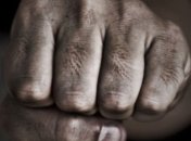 На Закарпатье неизвестные до смерти избили мужчину в его дворе