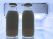 Які властивості має холодне та гаряче молоко