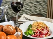 Традиционный французский салат получается очень вкусным