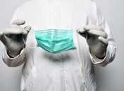 Защитные маски остаются обязательны везде