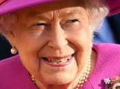 Елизавета II в ссоре с Меган Маркл из-за отца герцогини