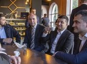 Кофе в Хмельницком: суд просит разъяснить, можно ли штрафовать Зеленского