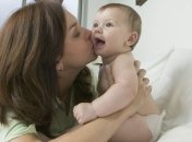 Физический контакт крайне важен для малышей